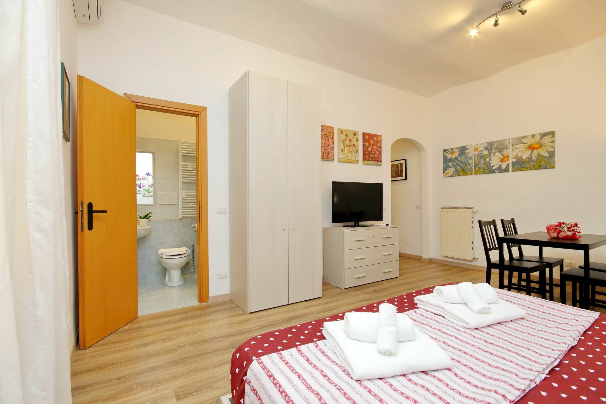 Holiday Rental San Lorenzo District Рим Екстериор снимка
